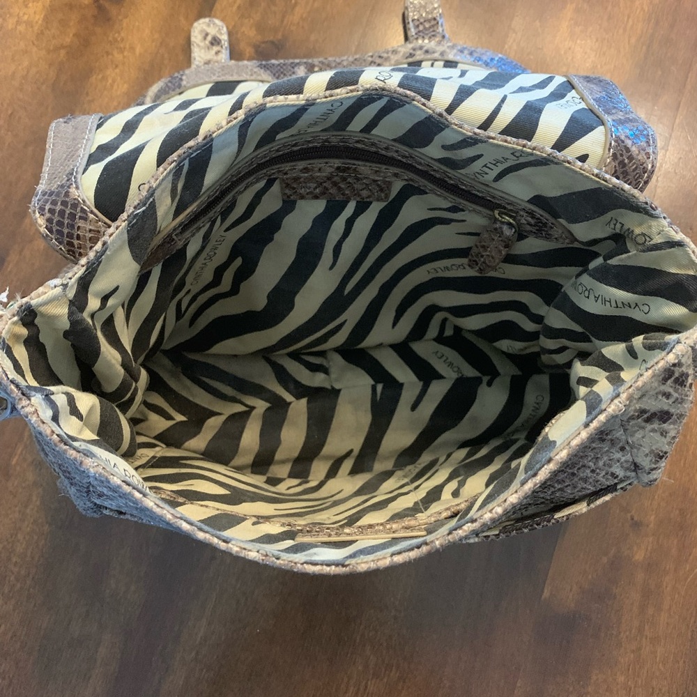 Cynthia Rowley snake skin purse, comes with dust bag - Picture 2 of 8
